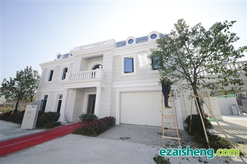 用建筑垃圾“打印”出别墅