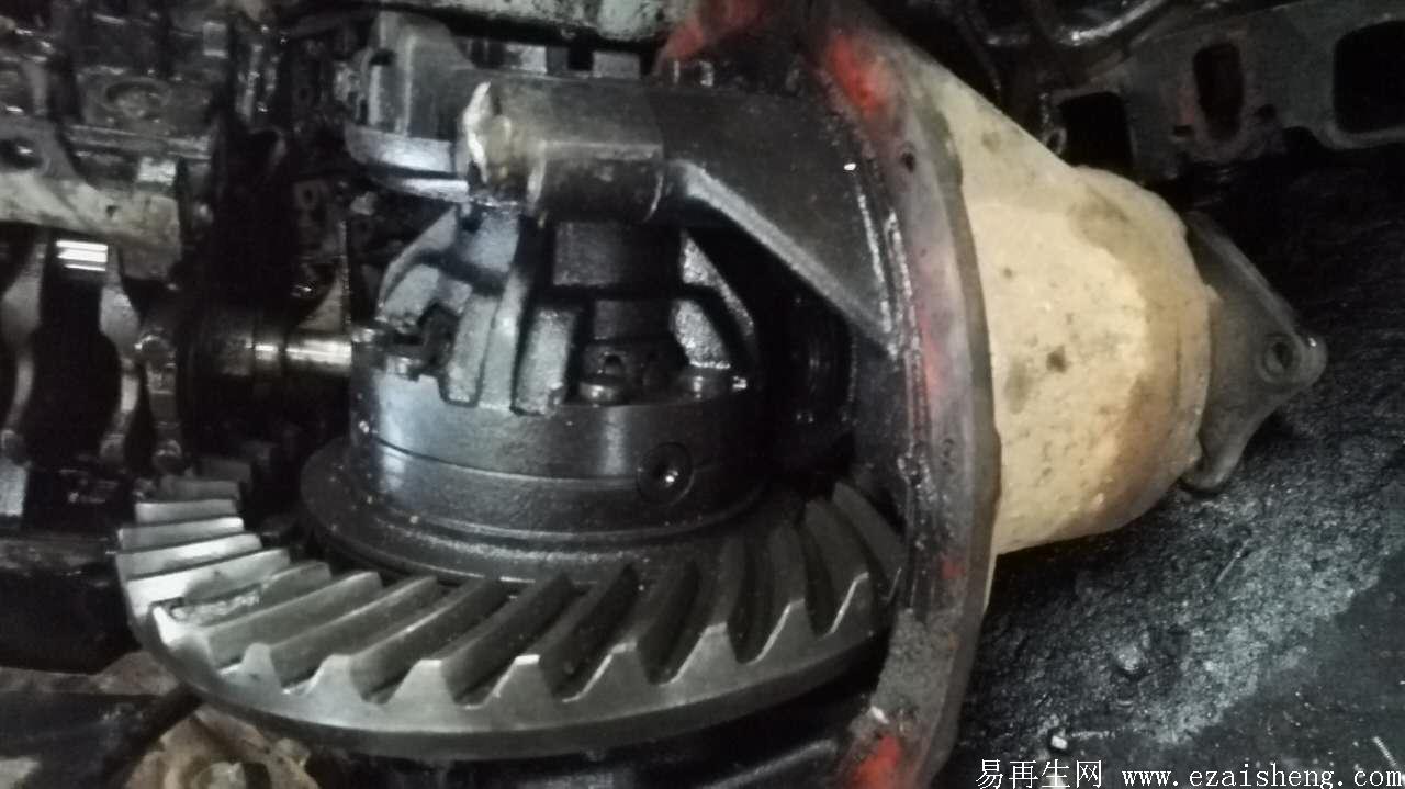 汽车后桥差速器壳