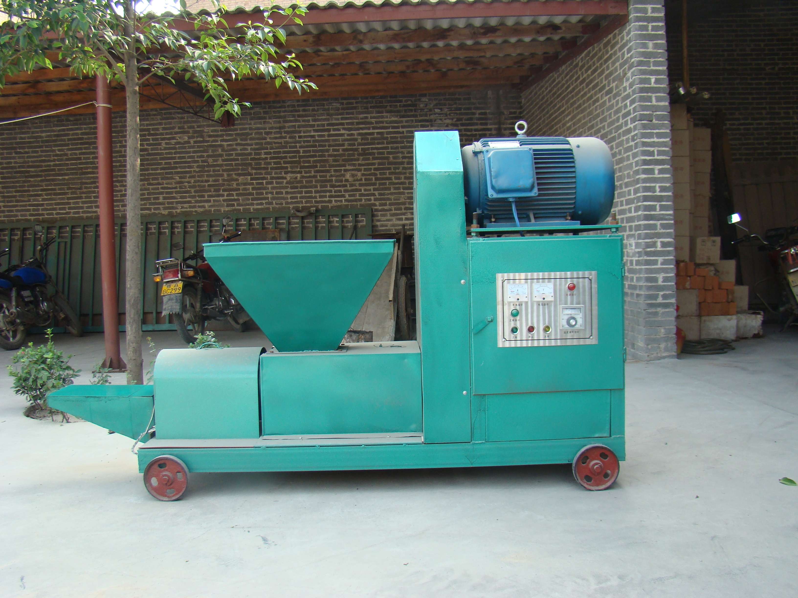 西藏昌都厂家直供玉米芯木炭机设备4.2万一套