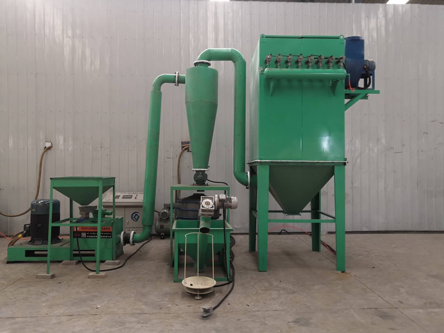 供应PVC磨粉机工作原理 自动化管材型材磨粉机批发价格